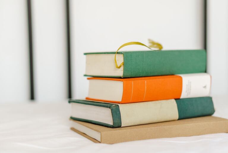 How To Read Sarah J. Maas Books: The Best Reading Orders, Warnings, And Tips (2026 Guide)