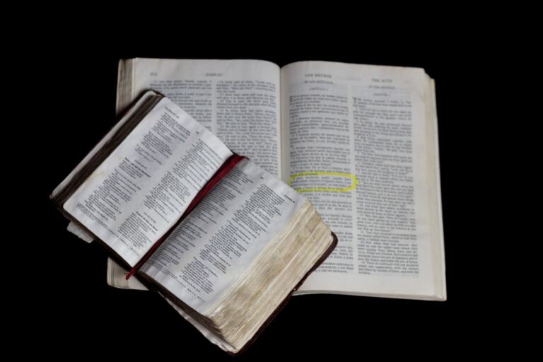 Third Person Limited vs Omniscient: How To Pick The Best POV For Your Story (2026 Guide)